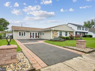 15 Gimble Ln, Willingboro, NJ 08046