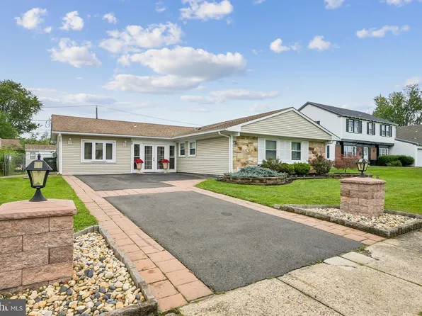 15 Gimble Ln, Willingboro, NJ 08046