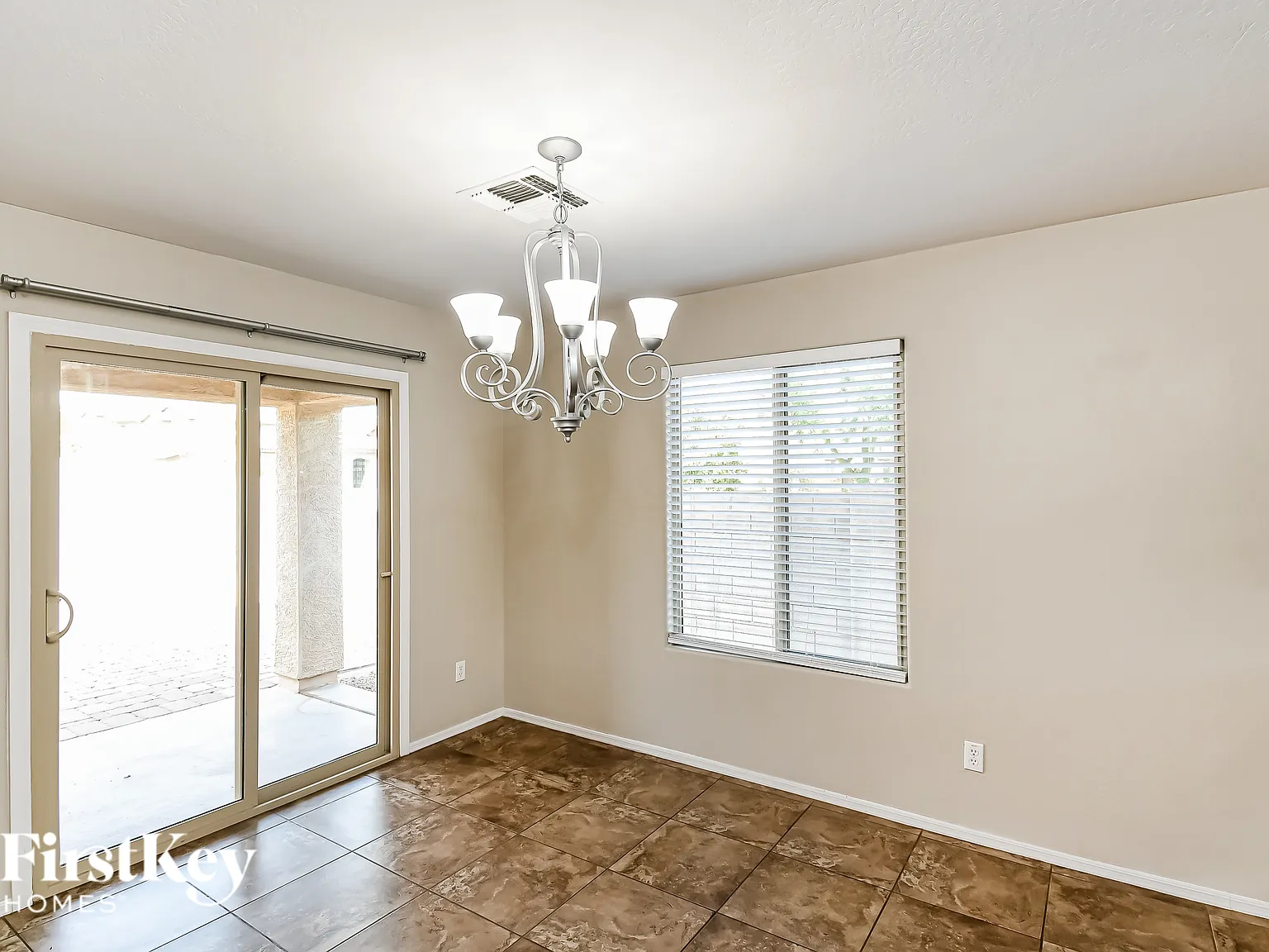 4 bed, 2.5 bath, 2010 sqft, $2,575 — Photo 4