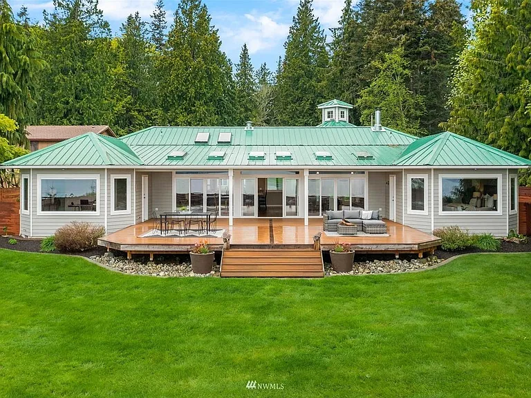 2537 Bretland Rd SE — Photo 2