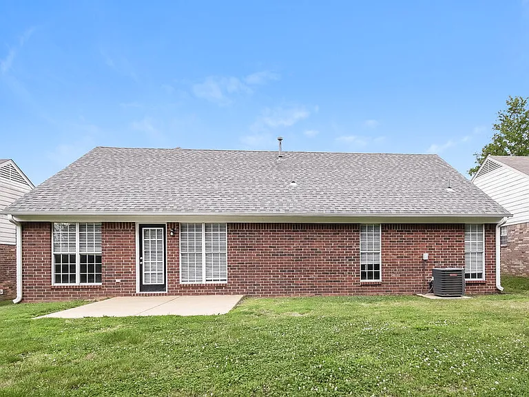 8274 Park Pike Dr — Photo 16
