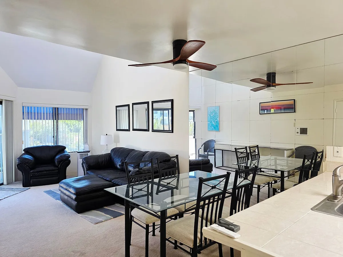 Building Photo - 8308 Regents Rd #3P