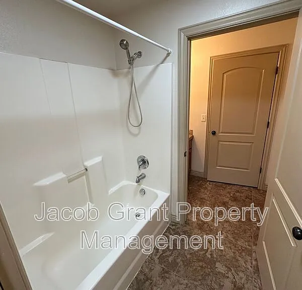 454 E Center St #B15 — Photo 8