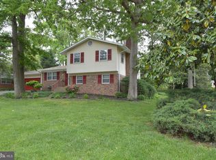 6100 Thomas Dr, Springfield, VA 22150