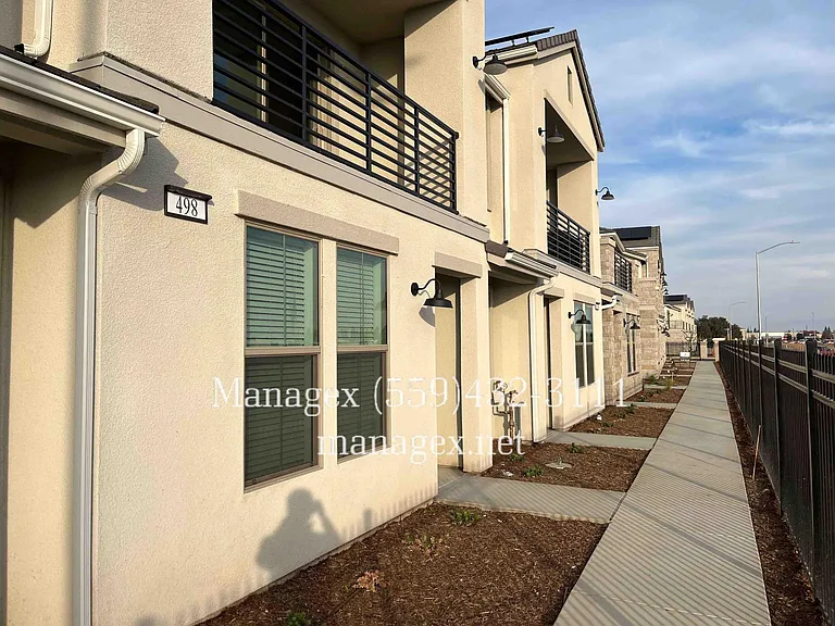 498 W Mahogany Ln — Photo 1
