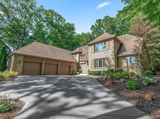 2208 Quiet Valley Trl, Brighton, MI