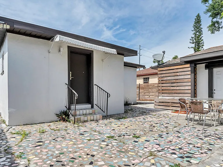 2906 W Nassau St — Photo 25