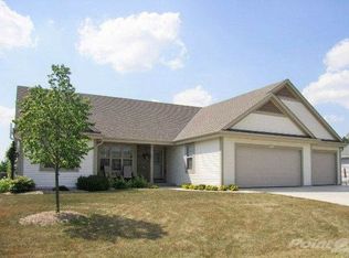 10555 S Emerald Meadows Dr, Oak Creek, WI 53154
