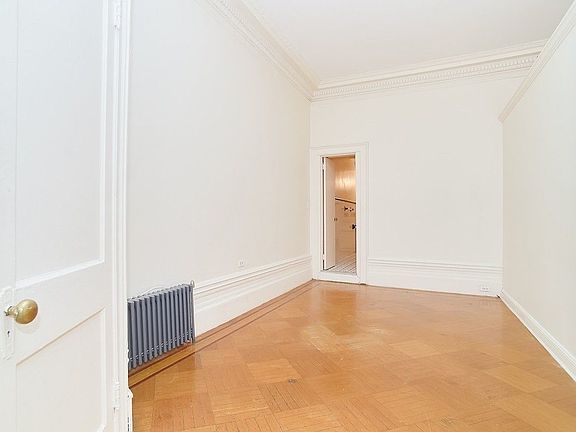 4th image of 321 W 80th St APT 4