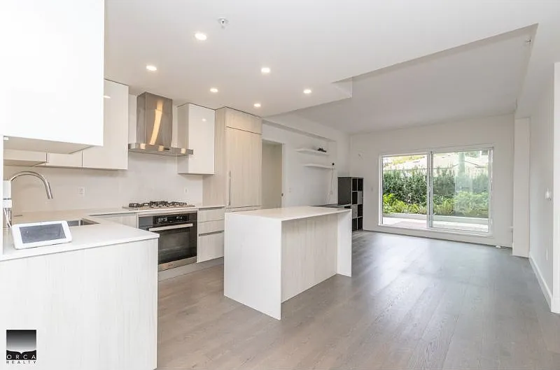 108 West 58th Avenue, Vancouver — Photo 2