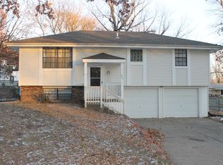 402 SW 24th St, Blue Springs, MO 64015