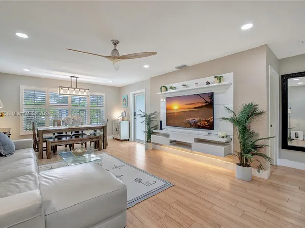 125 NE 1st Ct, Dania Beach, FL 33004