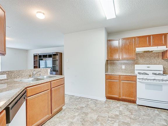 5th image of 3119 Apple Dale Dr