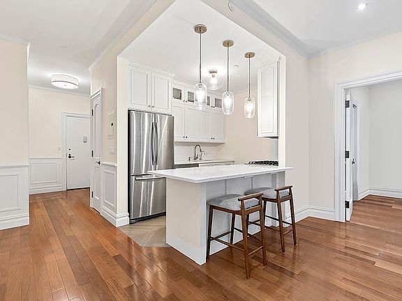 4th image of 1 Wall Street Ct APT 1009