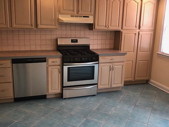 5th image of 1131 Oakwood Dr