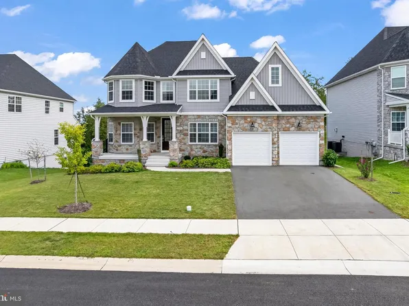 2754 Hillfield Dr, Frederick, MD 21702