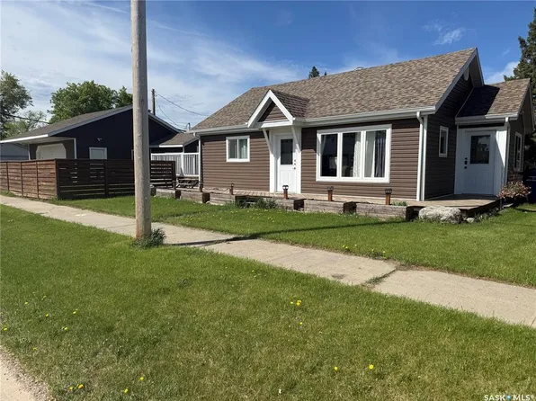 300 8th Ave W, Nipawin, SK S0E 1E0