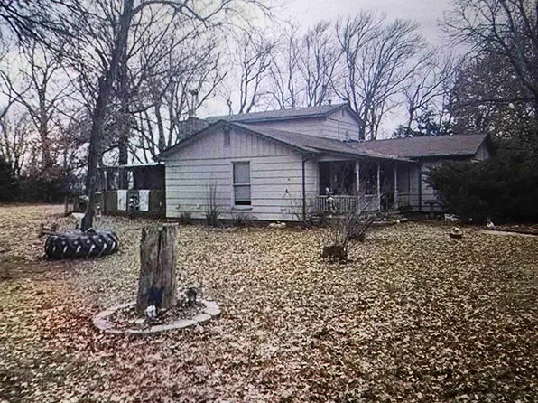 24505 S Lakeside Ave, Pretty Prairie, KS 67570