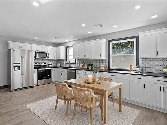 4th image of 140 Williamson Ave