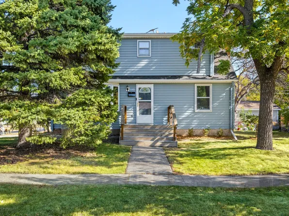 902 20th St S, Fargo, ND 58103