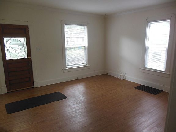 2nd image of 6135 Winthrop Ave