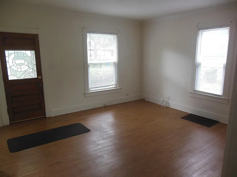 6135 Winthrop Ave — Photo 2