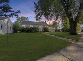 150 E Gauer Cir, Milwaukee, WI 53207