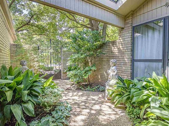 2nd image of 2510 Beefeater Dr