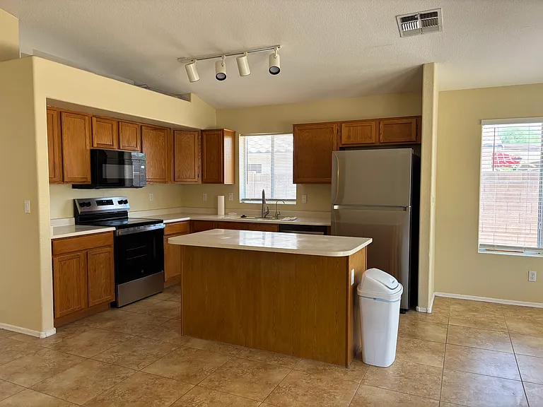 1289 W Maria Ln — Photo 8