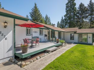 2276 Azalea Dr, Grants Pass, OR 97526