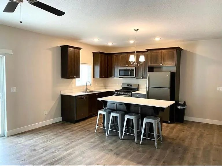 173 E Fiddlers Canyon Rd #60 — Photo 4
