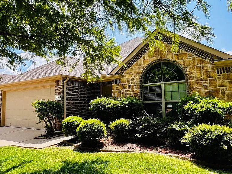 2513 Slalom Dr — Photo 1