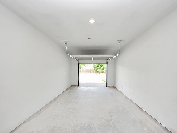 2nd image of 2608 Campbell St #1