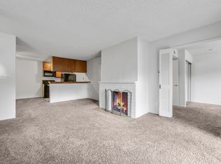 17552 Vandenberg Ln APT 8, Tustin, CA 92780