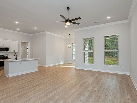 Photos are of a similar plan Roses V G