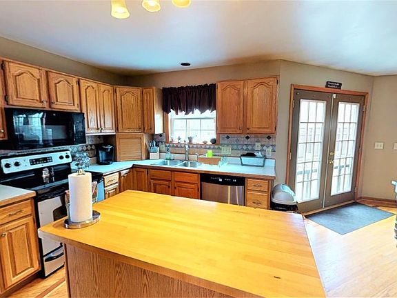 5th image of 2721 Christopher Dr