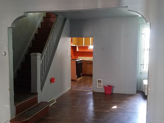 2nd image of 828 E Willard St