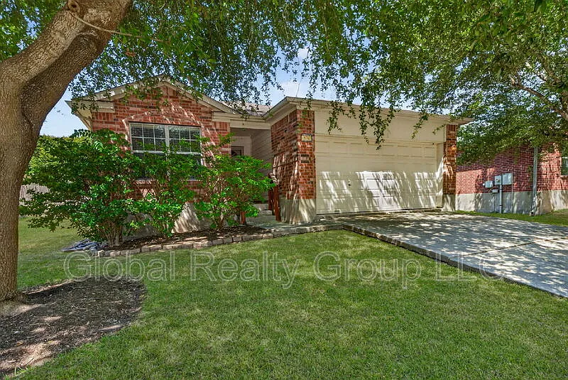 3 bed, 2.0 bath, 1758 sqft, $1,595 — Photo 2