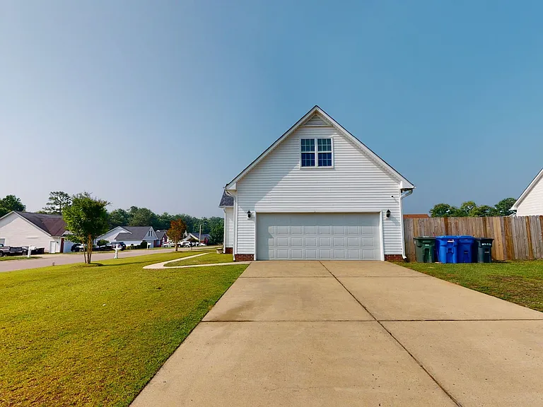 2438 Larwood Dr — Photo 2