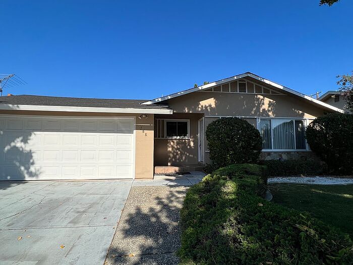 1st image of 788 Mahogany Ln
