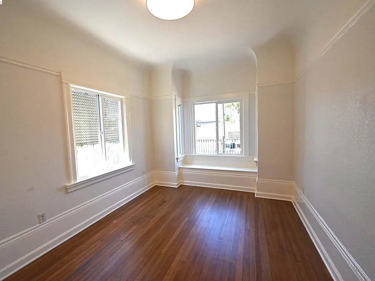 685 37th St #689 — Photo 3