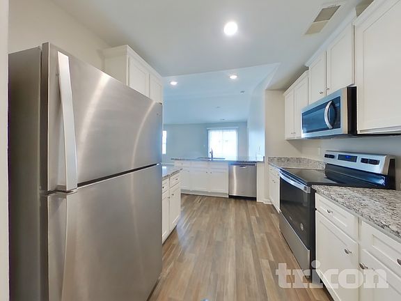 4th image of 315 Kenyon Dr