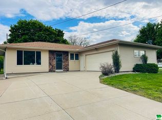 4724 Mayhew Ave, Sioux City, IA 51106
