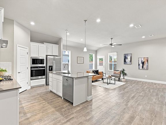4th image of 2704 Starling St