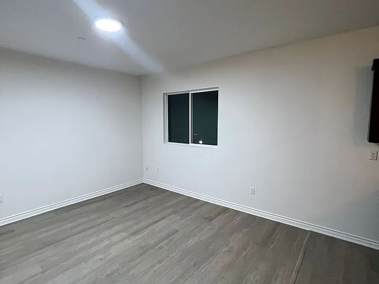 Yaya Laurel 1 Apartments — Photo 20