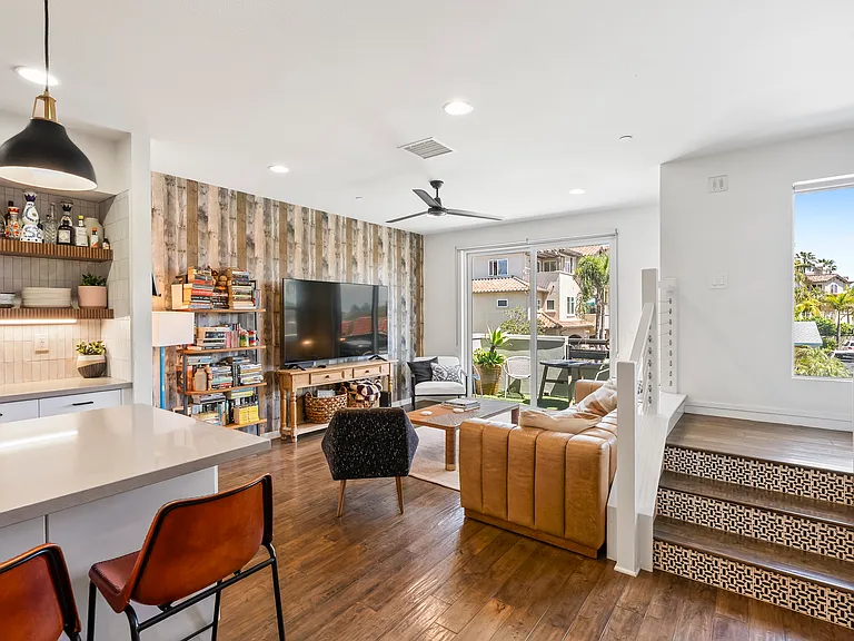 2537 State St — Photo 12