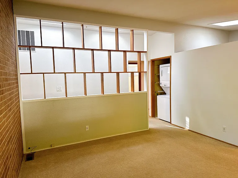 2215 Broadway St — Photo 4