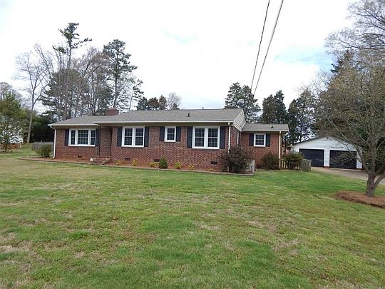 2nd image of 1826 Lumpkin Cir