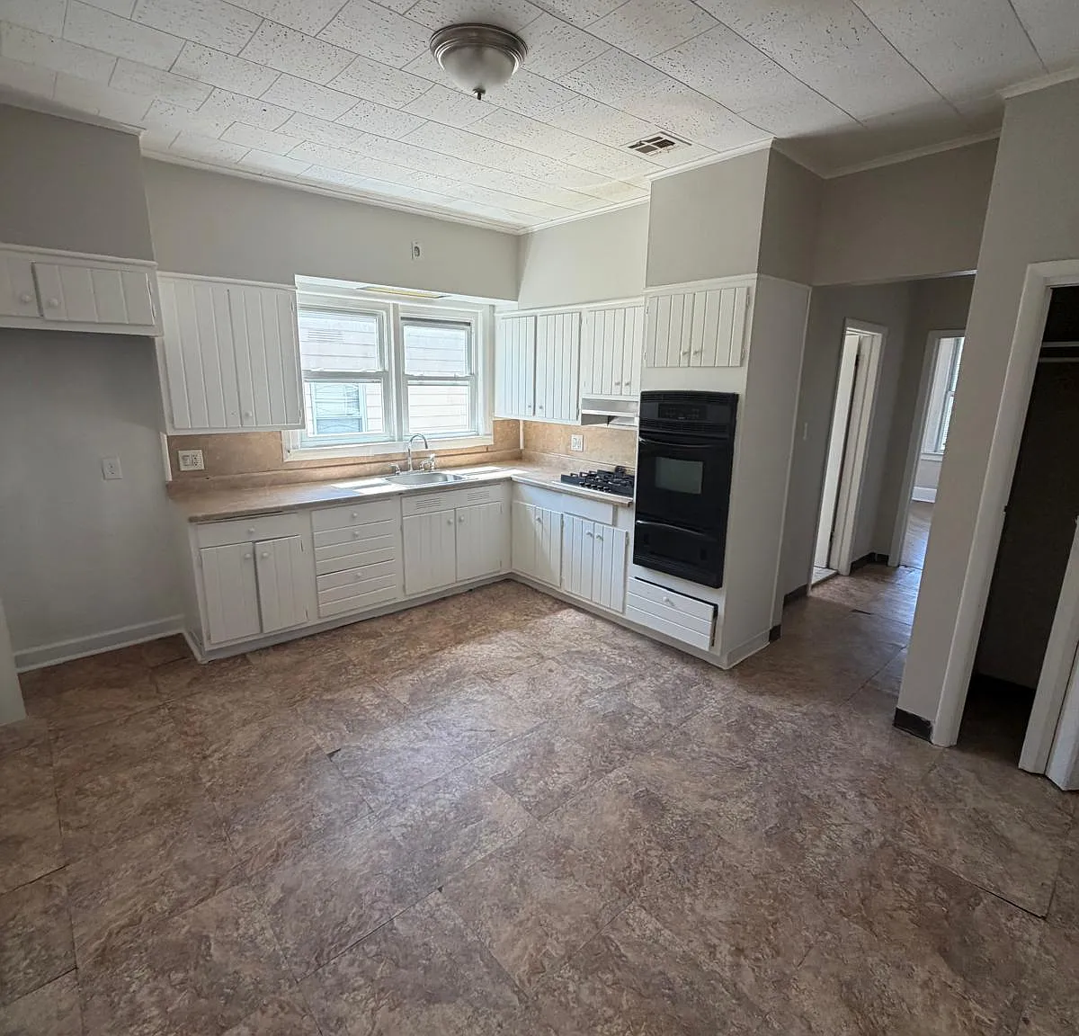 3 bed, $2,200 — Photo 3