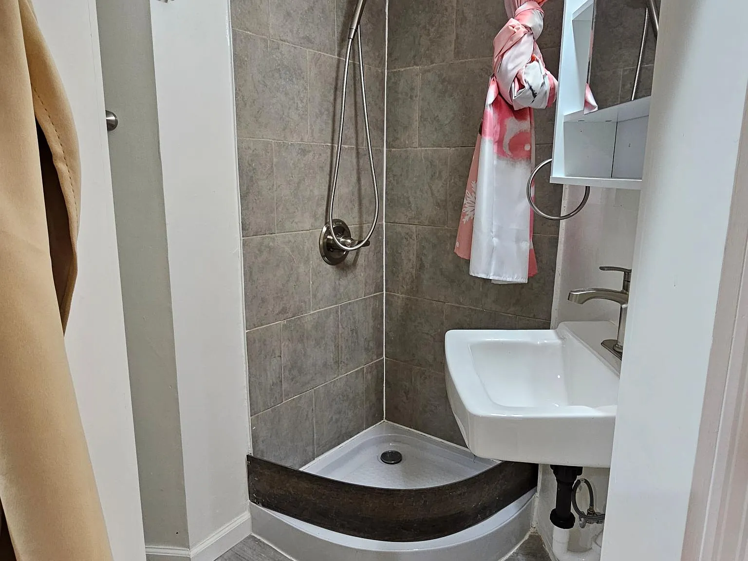 1 bed, 220 sqft, $950 — Photo 3
